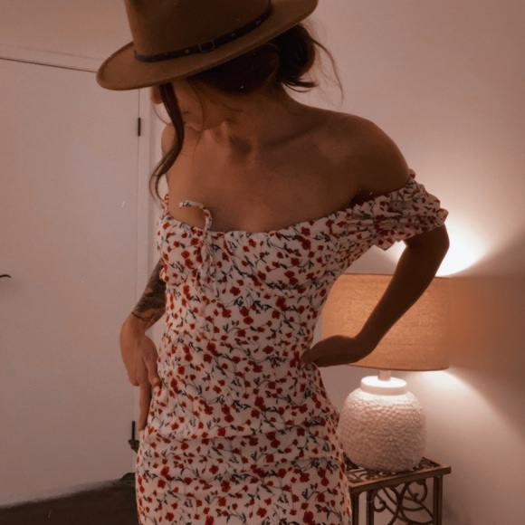 Off shoulder floral vacation dress 🌹 - Picture 1 of 5